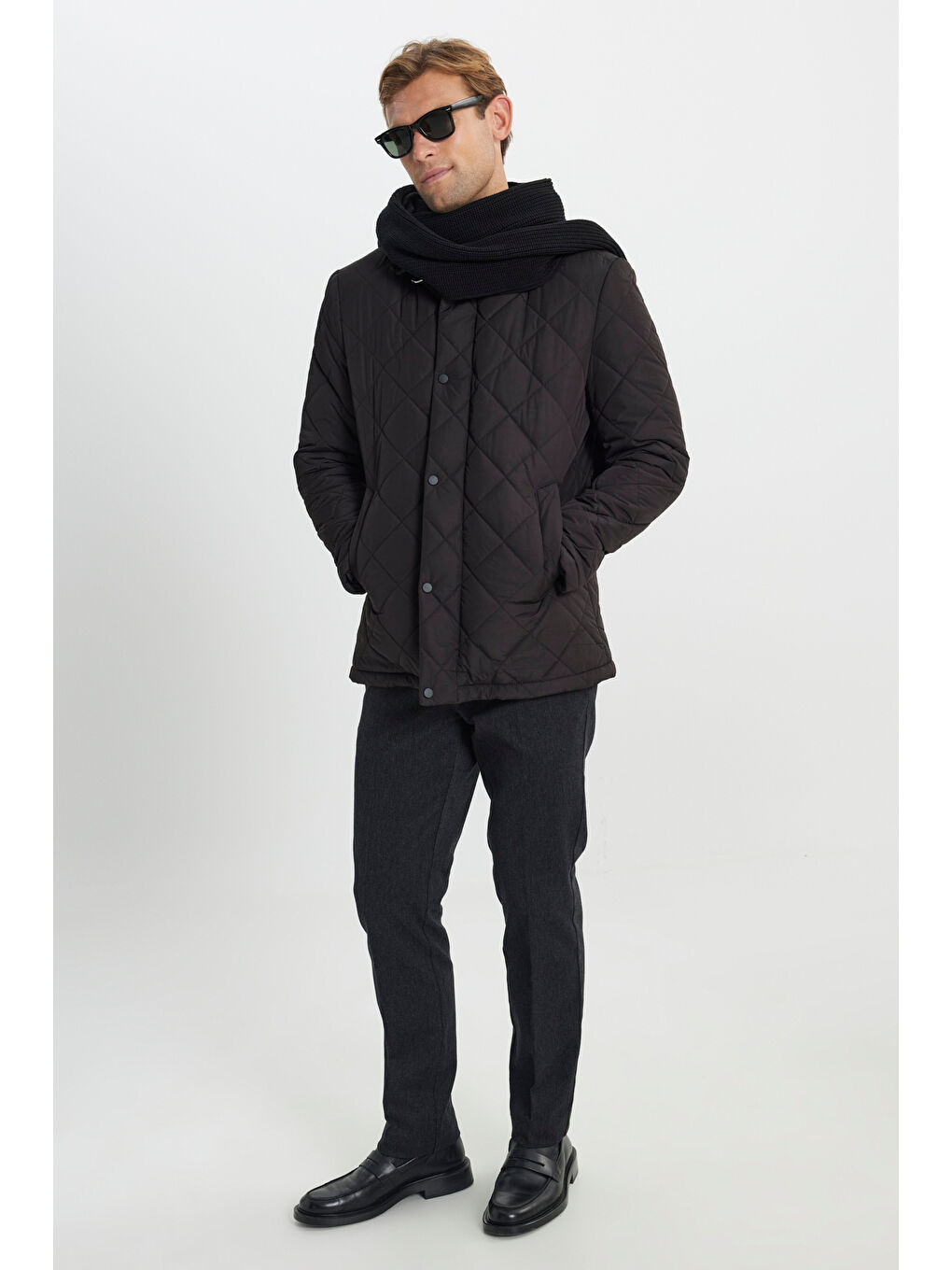 Erkek Siyah Standart Fit Normal Kesim Dik Yaka Yan Cepli Kapitone Mont-2