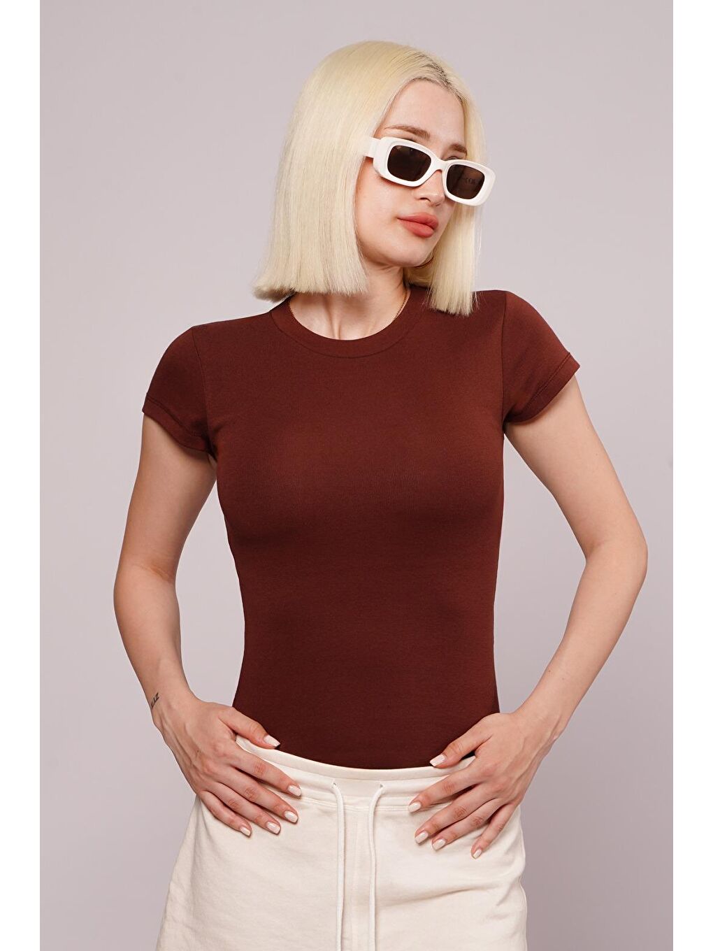 Kahverengi Bisiklet Yaka Basic Kadın T-Shirt Mg2479-2