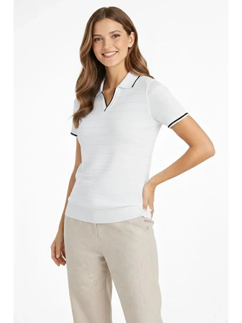 Triko Kumaş Yakalı Düğmesiz Açık Yaka Fitilli Kısa Kollu Regular Fit Tişört T-shirt - Beyaz