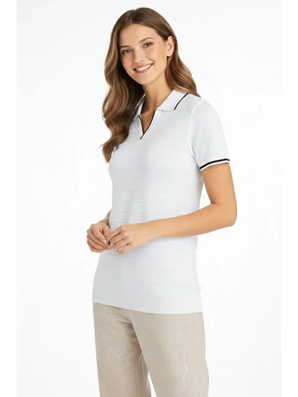 Triko Kumaş Yakalı Düğmesiz Açık Yaka Fitilli Kısa Kollu Regular Fit Tişört T-shirt - Beyaz-1