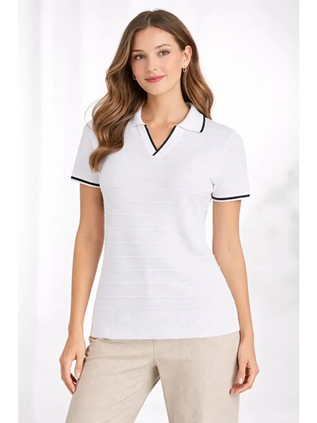 Triko Kumaş Yakalı Düğmesiz Açık Yaka Fitilli Kısa Kollu Regular Fit Tişört T-shirt - Beyaz-3