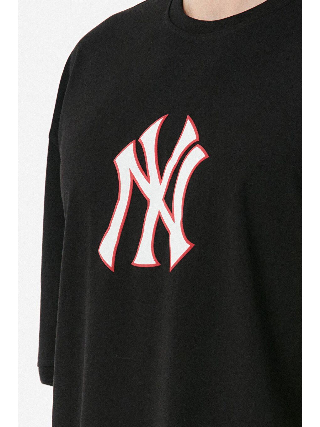 Siyah Baskılı Bisiklet Yaka Oversize Tişört-3