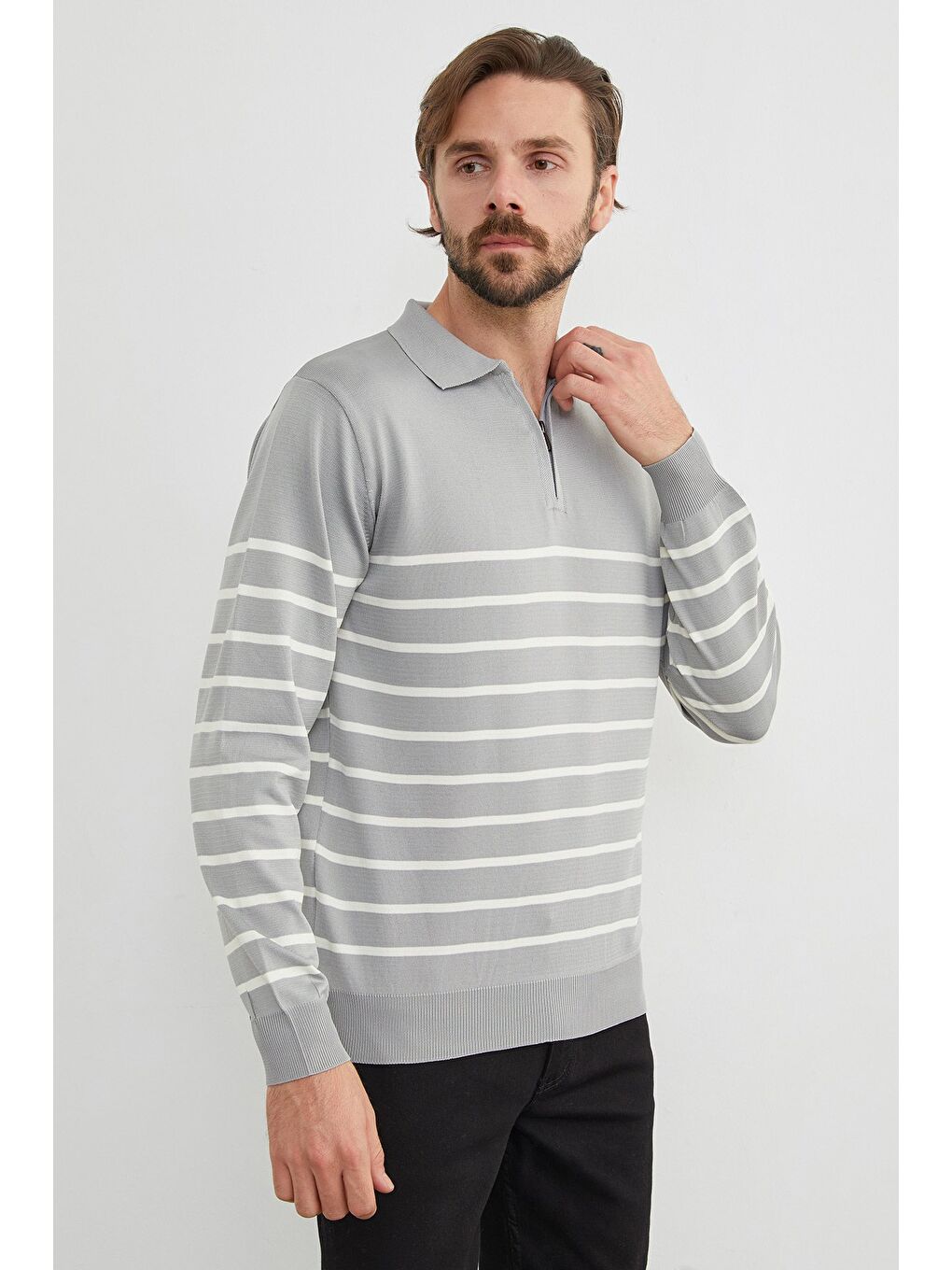 Gri Çizgili Polo Yaka Yarım Fermuarlı Triko Kazak-1