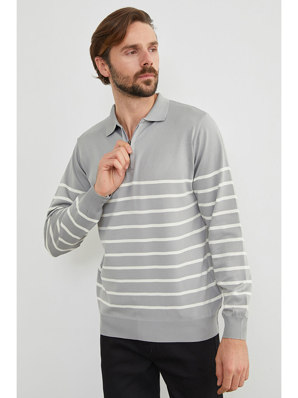 Gri Çizgili Polo Yaka Yarım Fermuarlı Triko Kazak-2