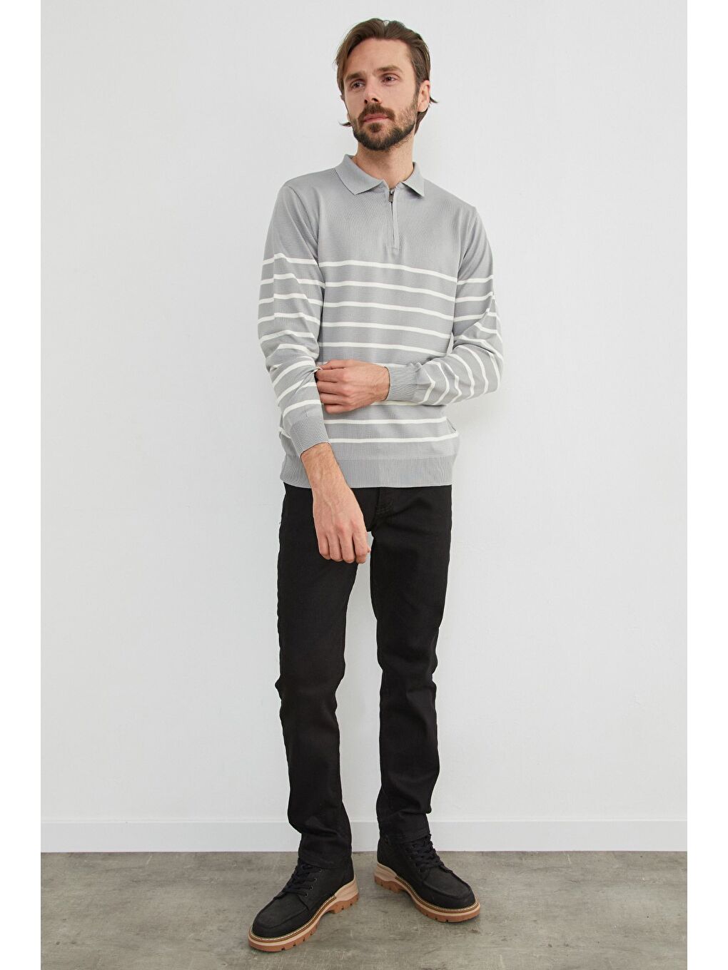 Gri Çizgili Polo Yaka Yarım Fermuarlı Triko Kazak-3