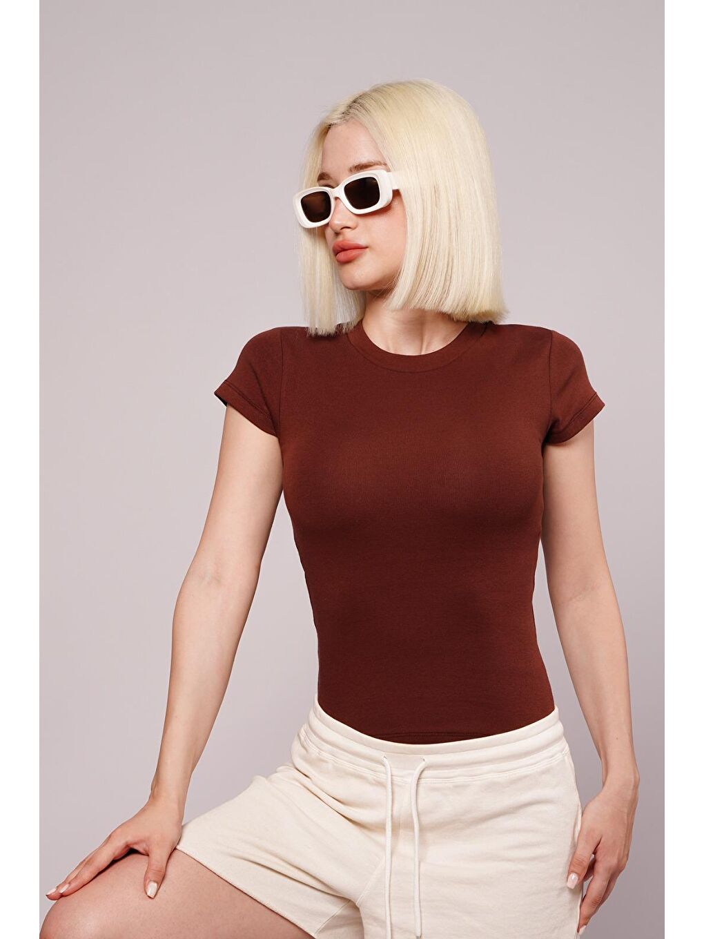 Kahverengi Bisiklet Yaka Basic Kadın T-Shirt Mg2479-3