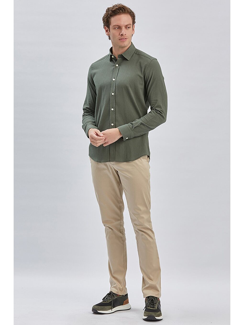 Koyu Haki Uzun Kollu Biritli Yaka Biyeli Pamuklu Elastanlı Casual Slim Fit Gömlek 1004240232