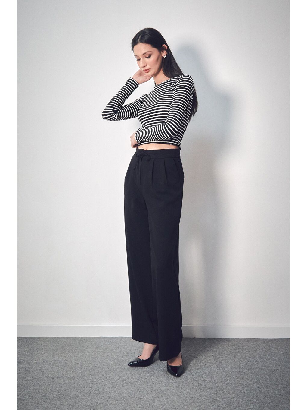 Siyah Beli Lastikli Cepli Kumaş Pantolon-1