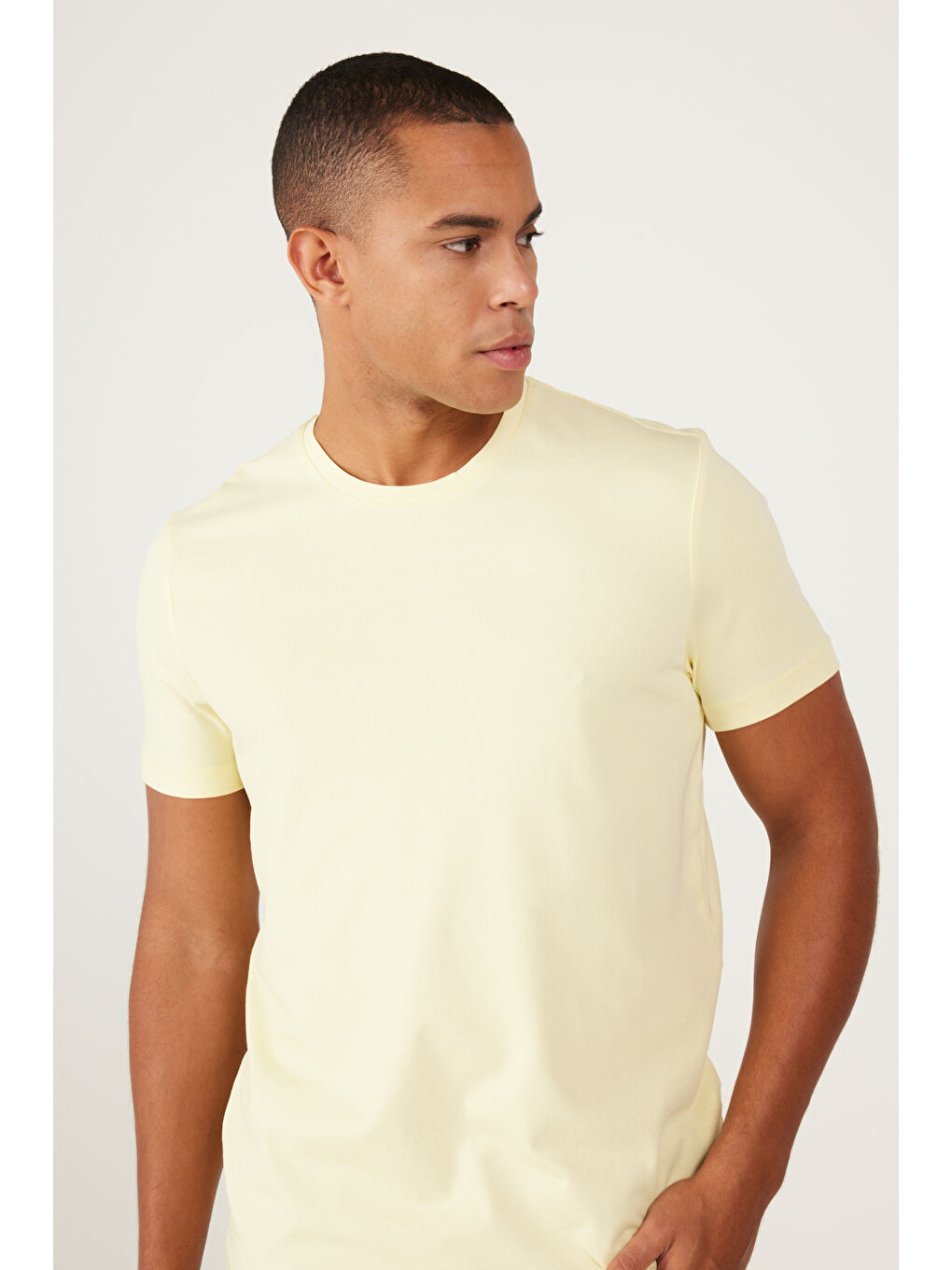 Erkek Sarı Slim Fit Dar Kesim Bisiklet Yaka Pamuklu Kısa Kollu Tişört-4