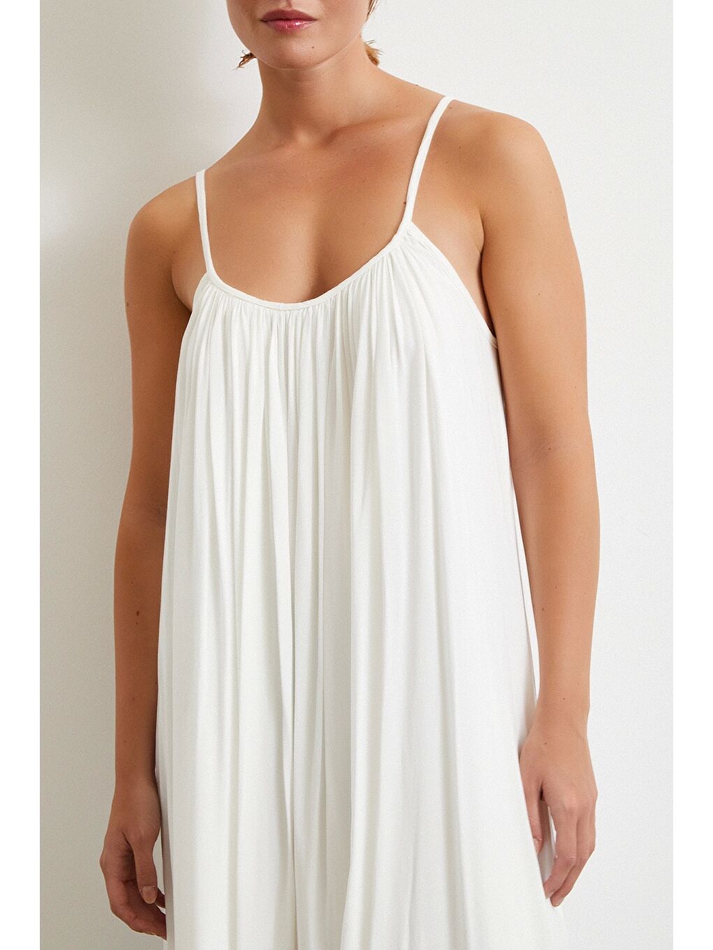 Askılı Piliseli Geniş Elbise Beyaz-2