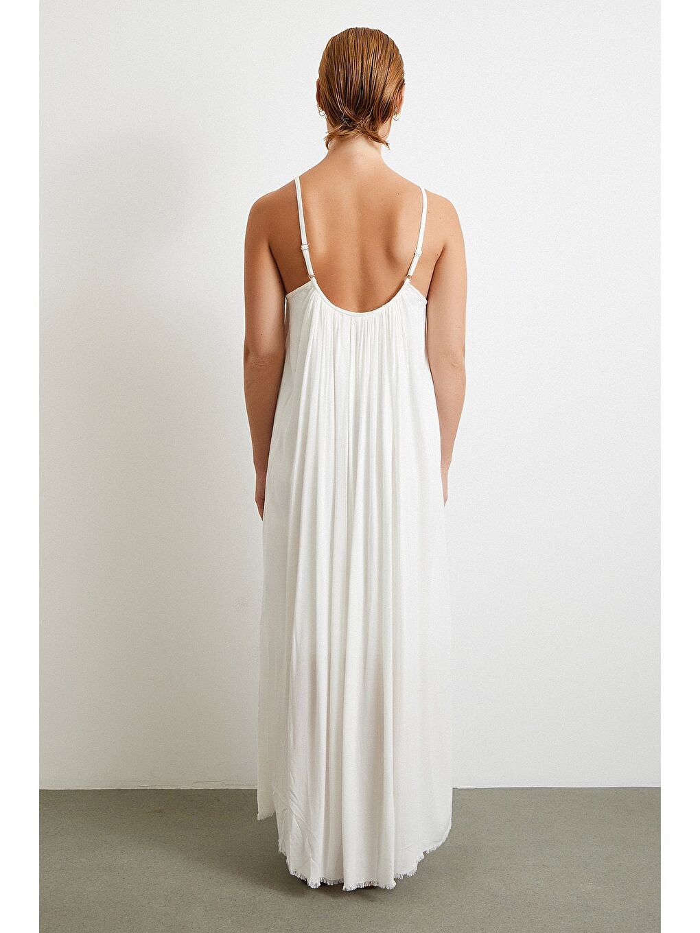 Askılı Piliseli Geniş Elbise Beyaz-3