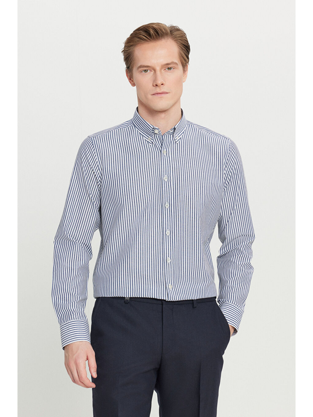 Erkek Beyaz-Antrasit Pamuklu Tailored Slim Fit Dar Kesim Düğmeli Klasik Yaka Çizgili Gömlek