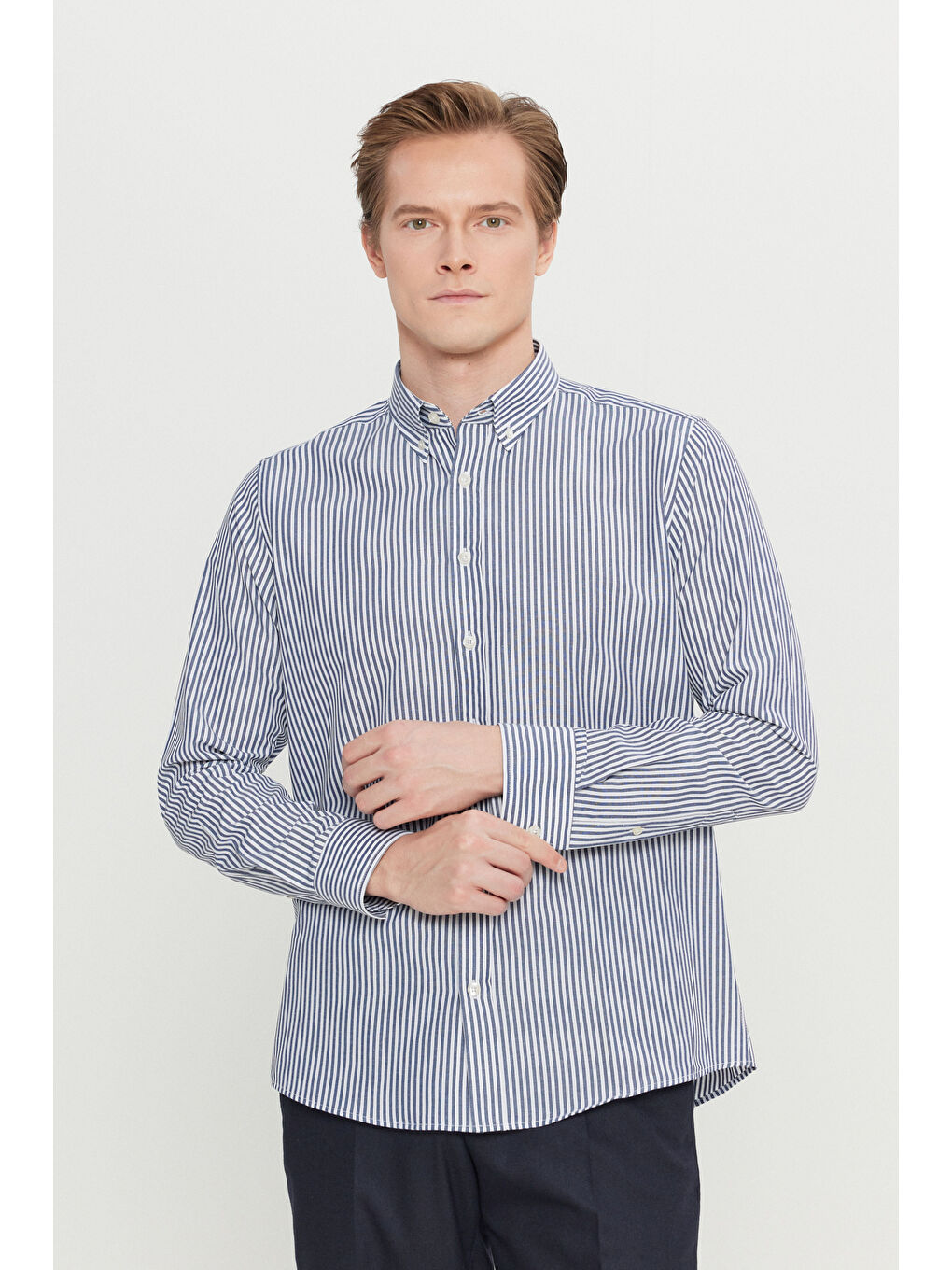 Erkek Beyaz-Antrasit Pamuklu Tailored Slim Fit Dar Kesim Düğmeli Klasik Yaka Çizgili Gömlek-2