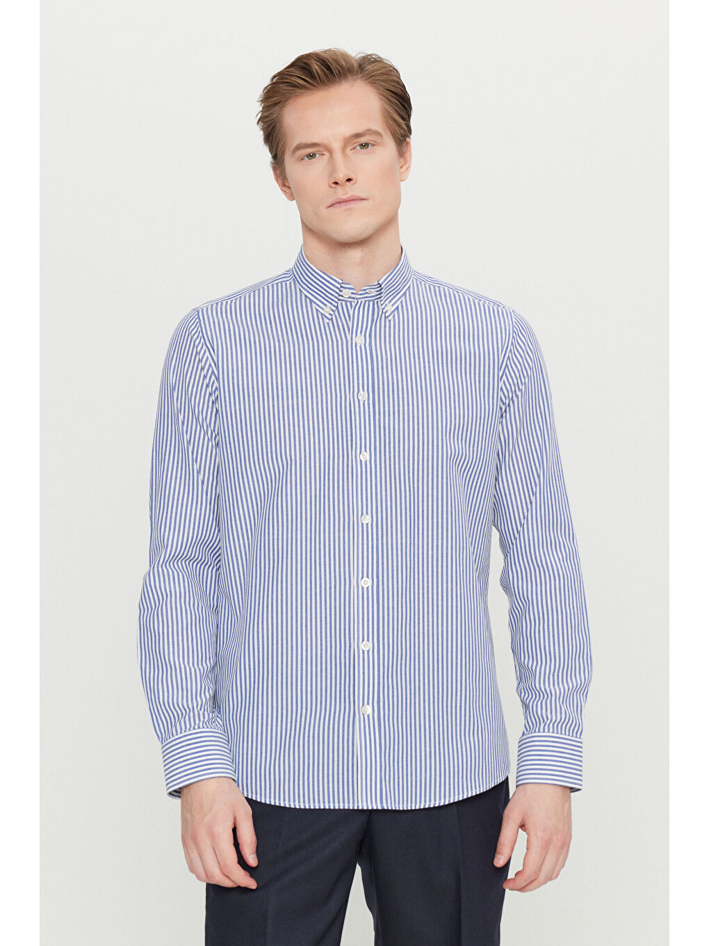 Erkek Beyaz-Lacivert Pamuklu Tailored Slim Fit Dar Kesim Düğmeli Klasik Yaka Çizgili Gömlek-2