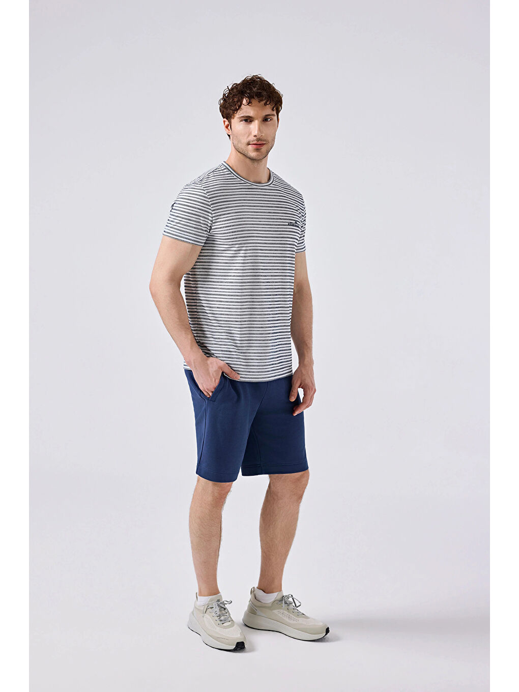Lacivert Çizgili Regular Fit Bisiklet Yaka T Shirt 6SM5021-NV-1
