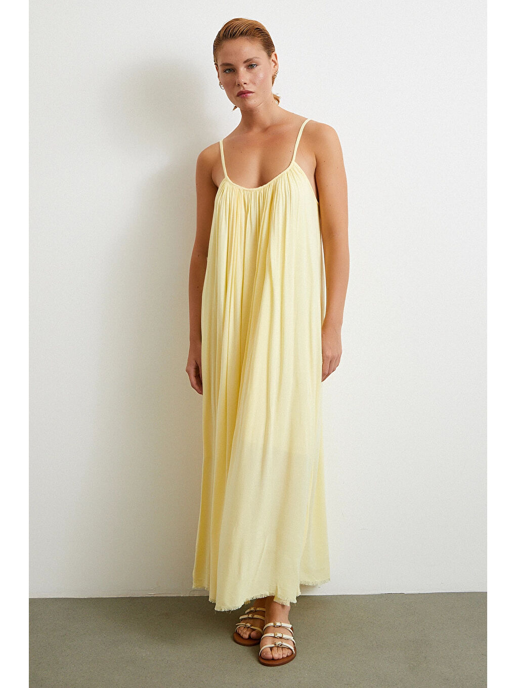 Askılı Piliseli Geniş Elbise Sarı-1