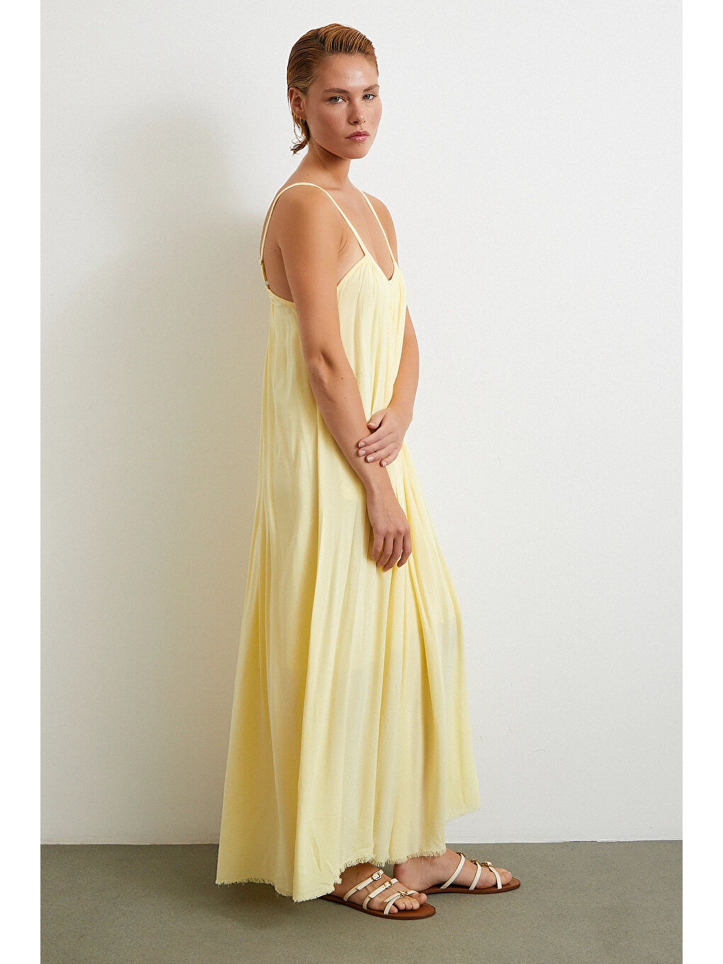 Askılı Piliseli Geniş Elbise Sarı-2