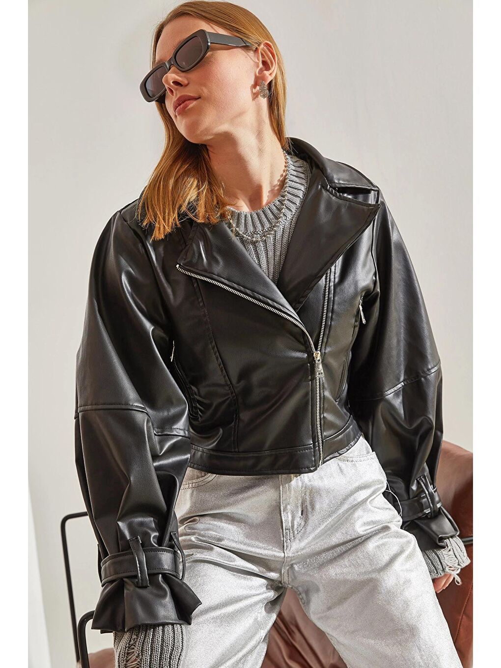 Siyah Kadın Cepleri Fermuarlı Deri Ceket