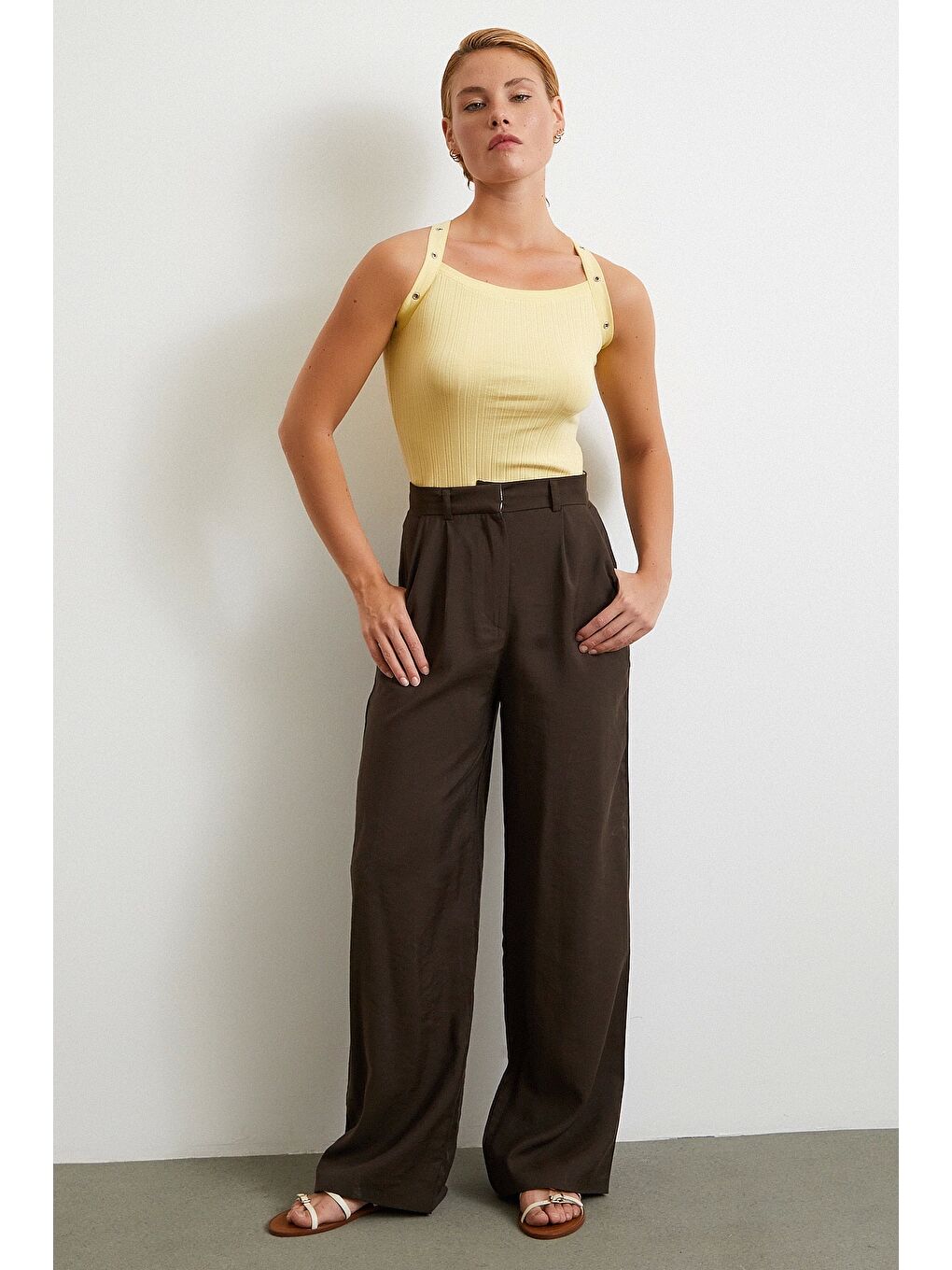 Arkası Çapraz Bağlamalı Top Sarı-1