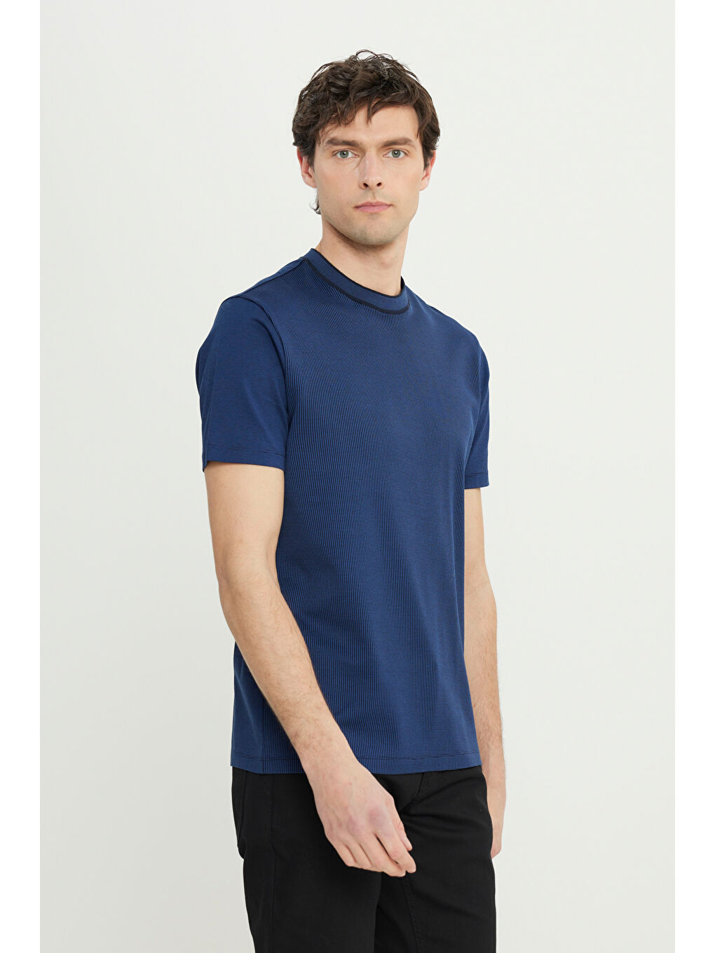 Erkek Lacivert %100 Pamuk Slim Fit Dar Kesim Bisiklet Yaka Jakarlı Tişört-2