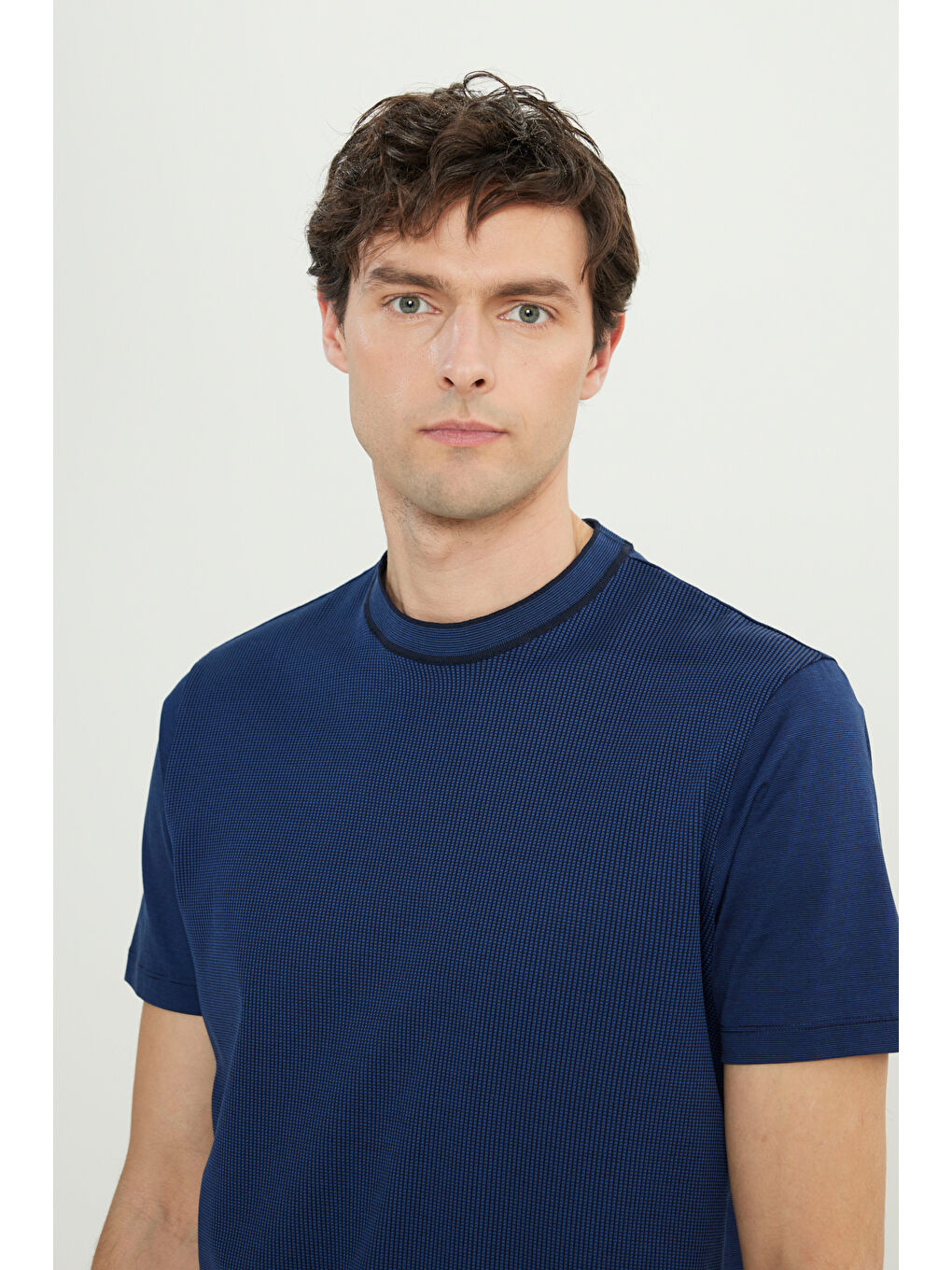 Erkek Lacivert %100 Pamuk Slim Fit Dar Kesim Bisiklet Yaka Jakarlı Tişört-3