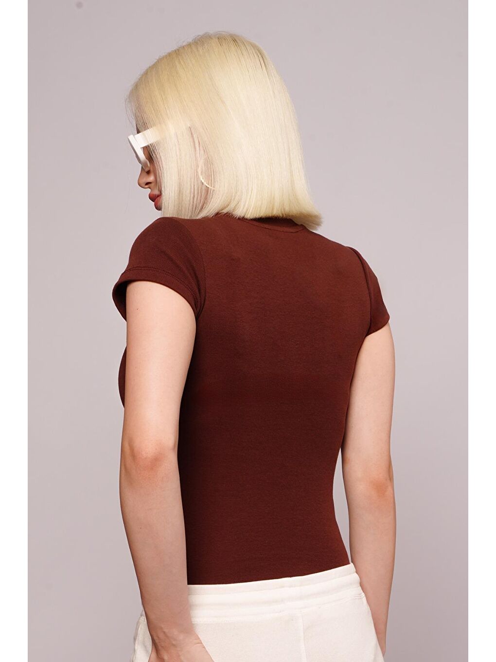 Kahverengi Bisiklet Yaka Basic Kadın T-Shirt Mg2479-4