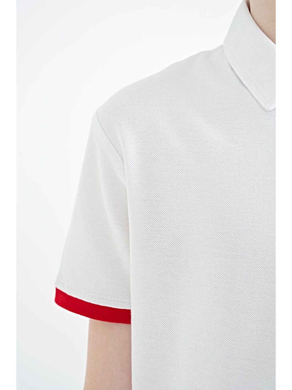 Beyaz Ön Cep Detaylı Baskılı Standart Kalıp Polo Yaka Erkek Çocuk Tişört - 11102-4