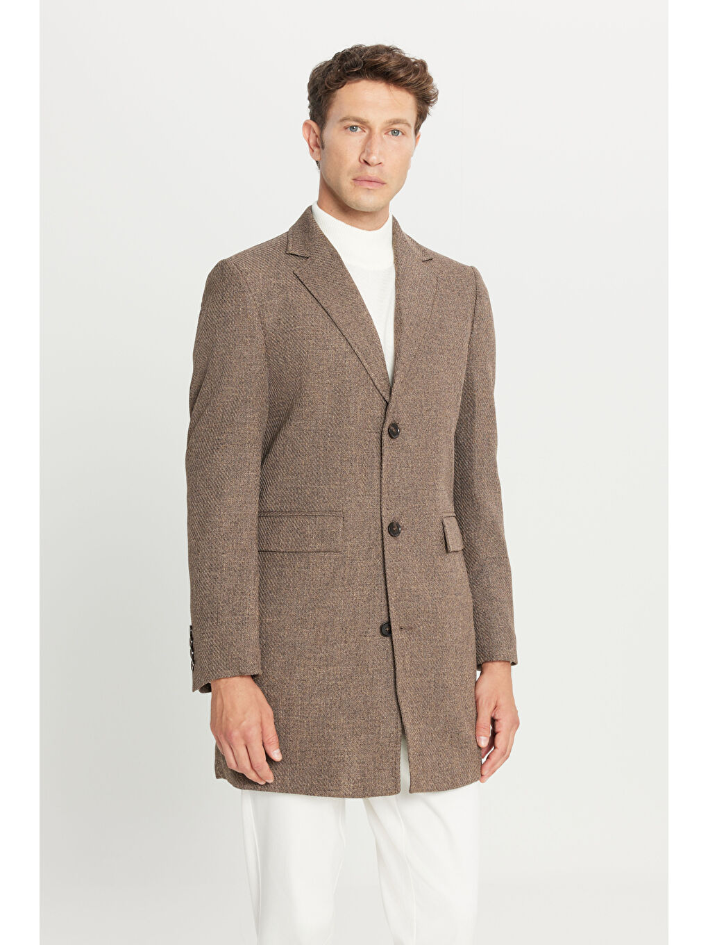 Erkek Kahverengi Standart Fit Normal Kesim Mono Yaka Armürlü Kapak Cepli Palto-2