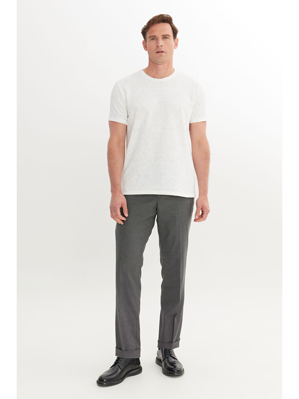 Erkek Ekru Pamuklu Slim Fit Dar Kesim Bisiklet Yaka Jakarlı Esnek Tişört-2