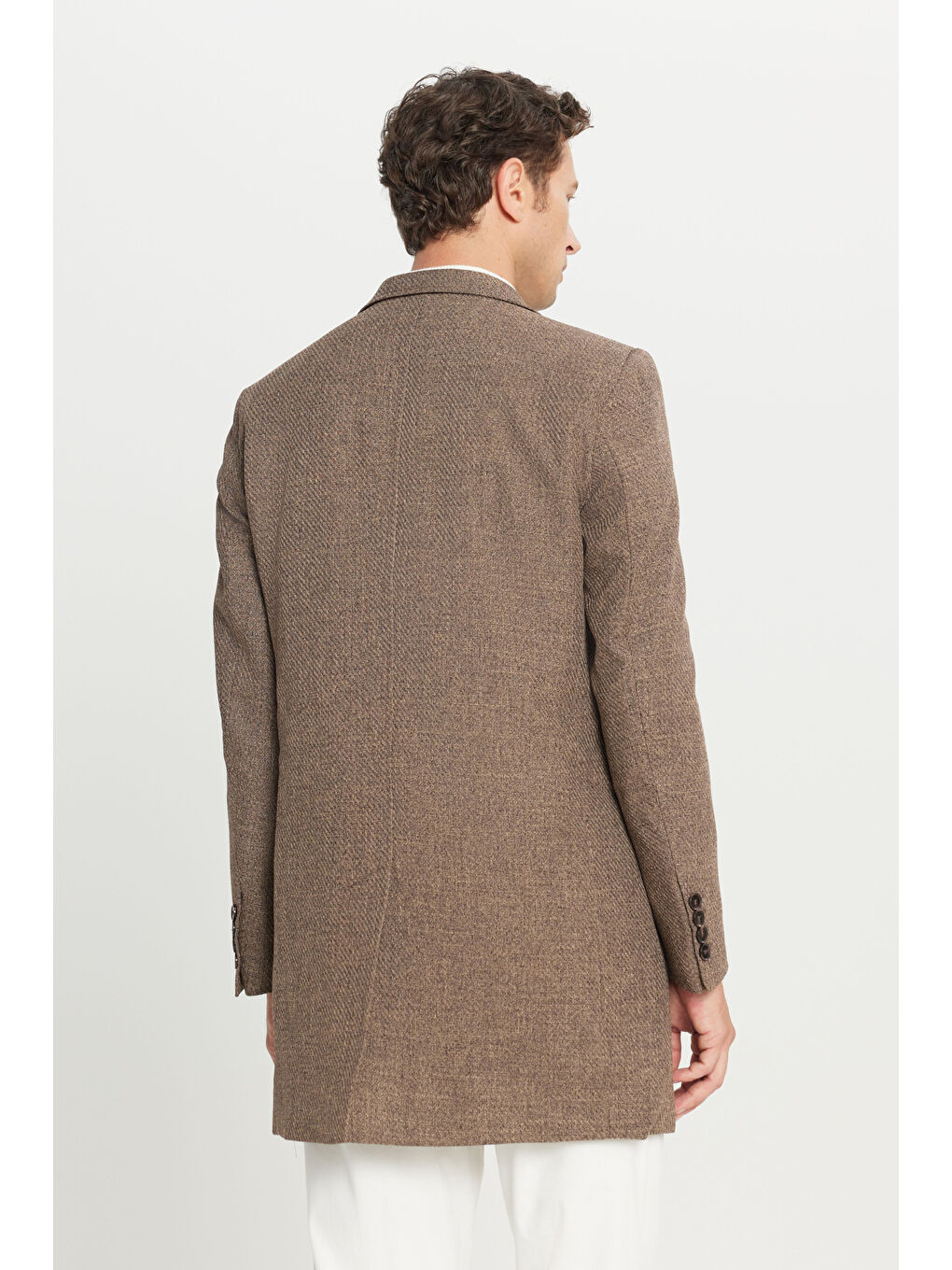 Erkek Kahverengi Standart Fit Normal Kesim Mono Yaka Armürlü Kapak Cepli Palto-4