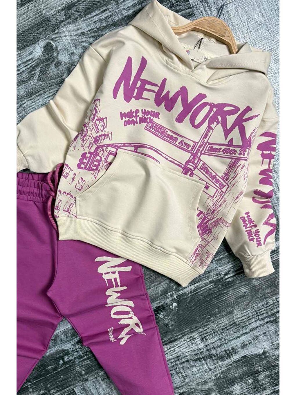Kız Çocuk Üzeri New York Yazı Detaylı Bilekleri Manşetli Sweatshirt Mor Eşofman Takım-3