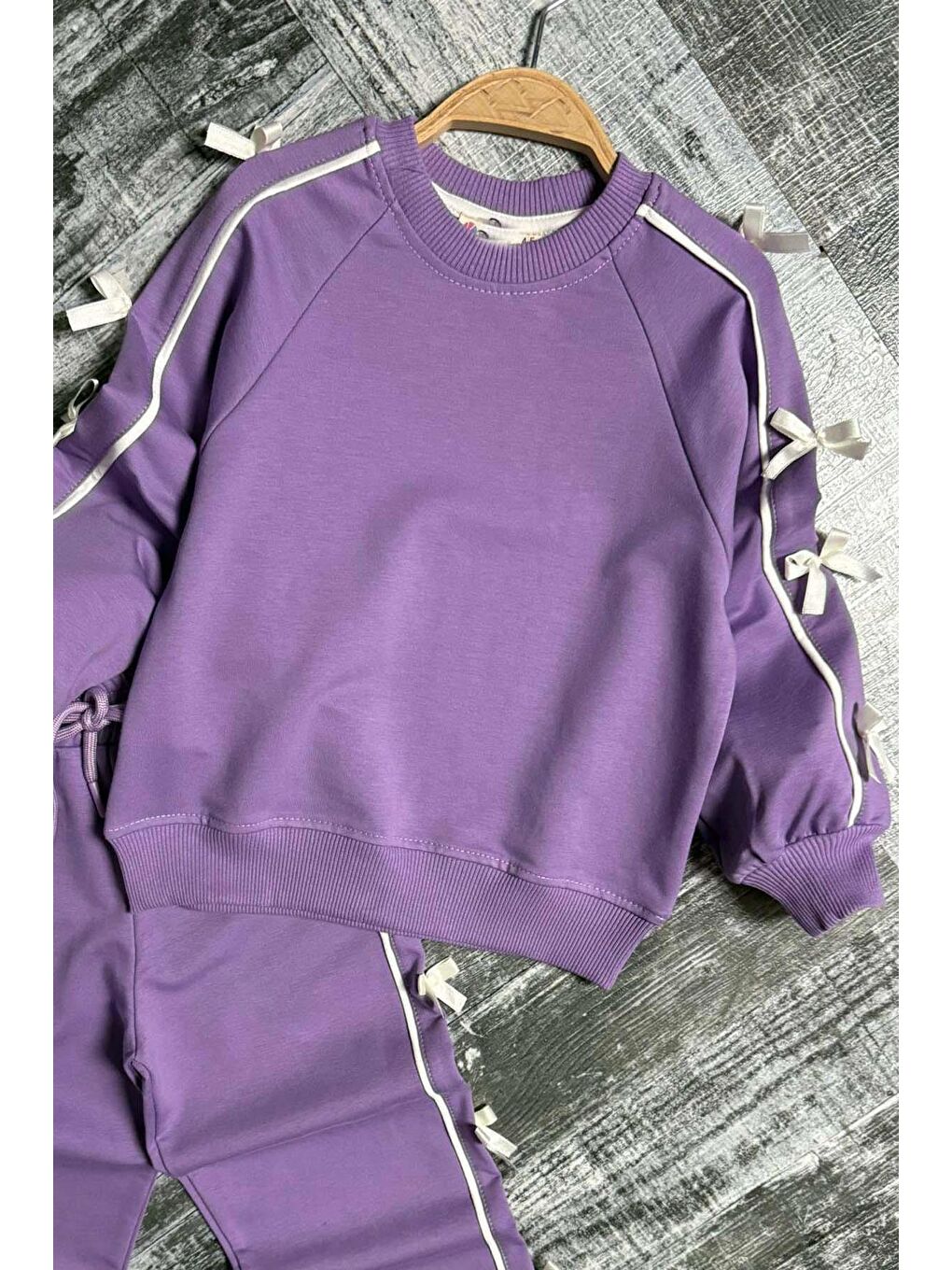 Kız Çocuk Kolları ve Gövdesi Fiyonk Şerit Detaylı Lila Eşofman Takım-3
