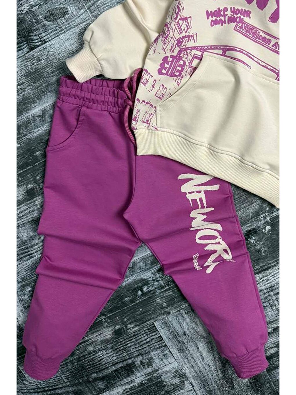 Kız Çocuk Üzeri New York Yazı Detaylı Bilekleri Manşetli Sweatshirt Mor Eşofman Takım-4