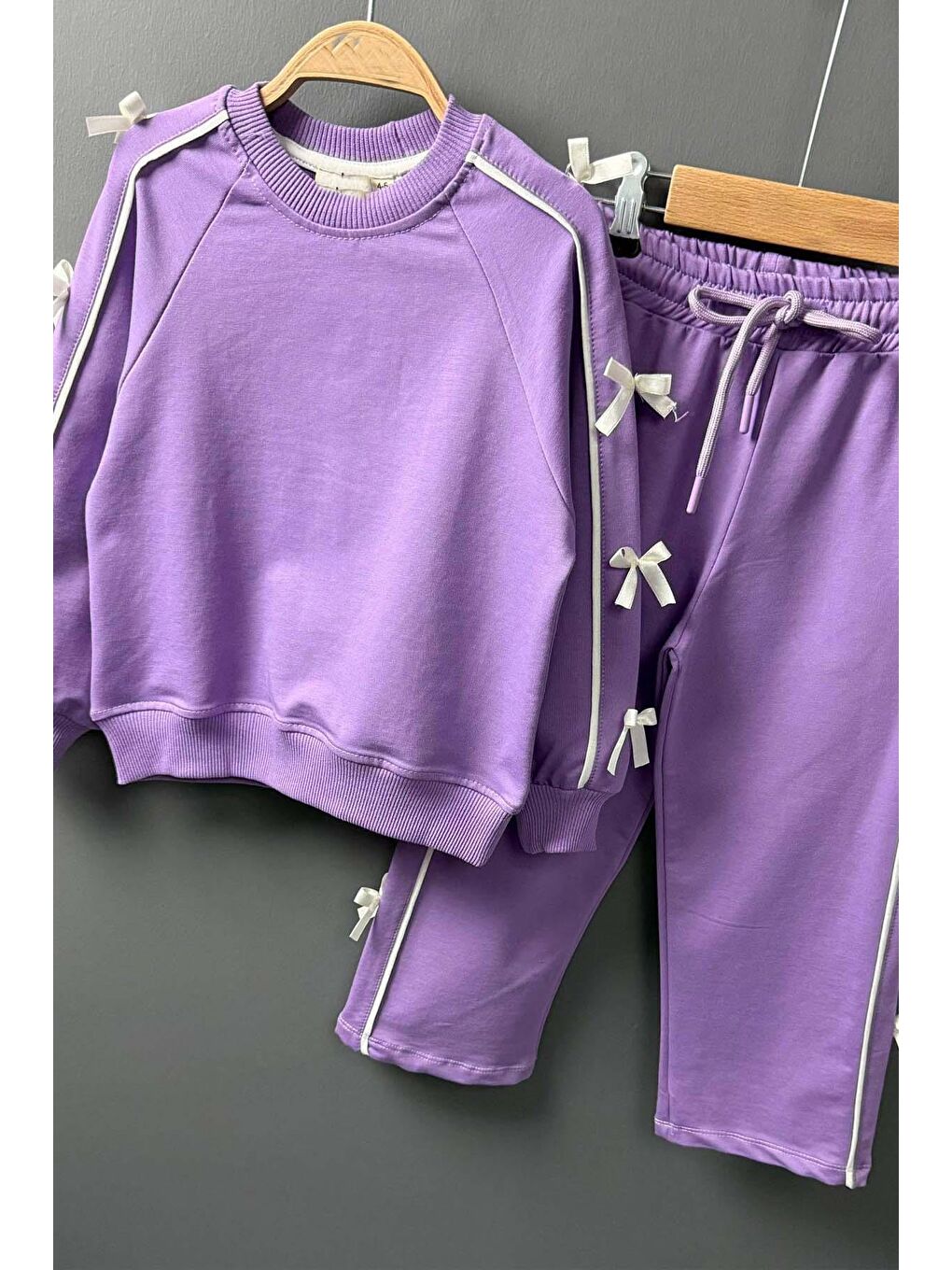 Kız Çocuk Kolları ve Gövdesi Fiyonk Şerit Detaylı Lila Eşofman Takım-5