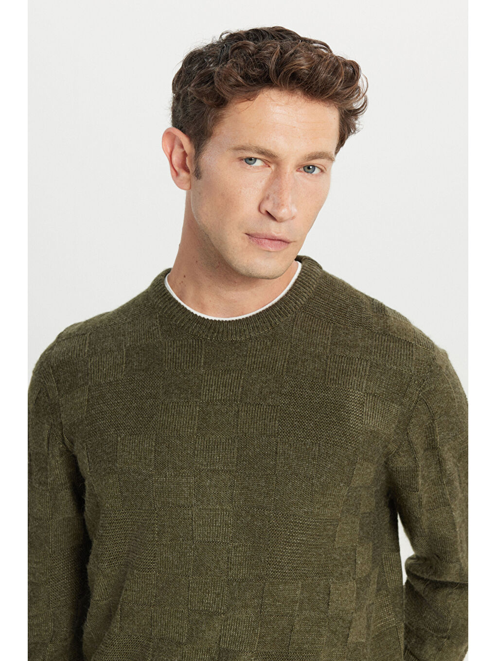 Erkek Haki Standart Fit Normal Kesim Bisiklet Yaka Jakarlı Triko Kazak-3