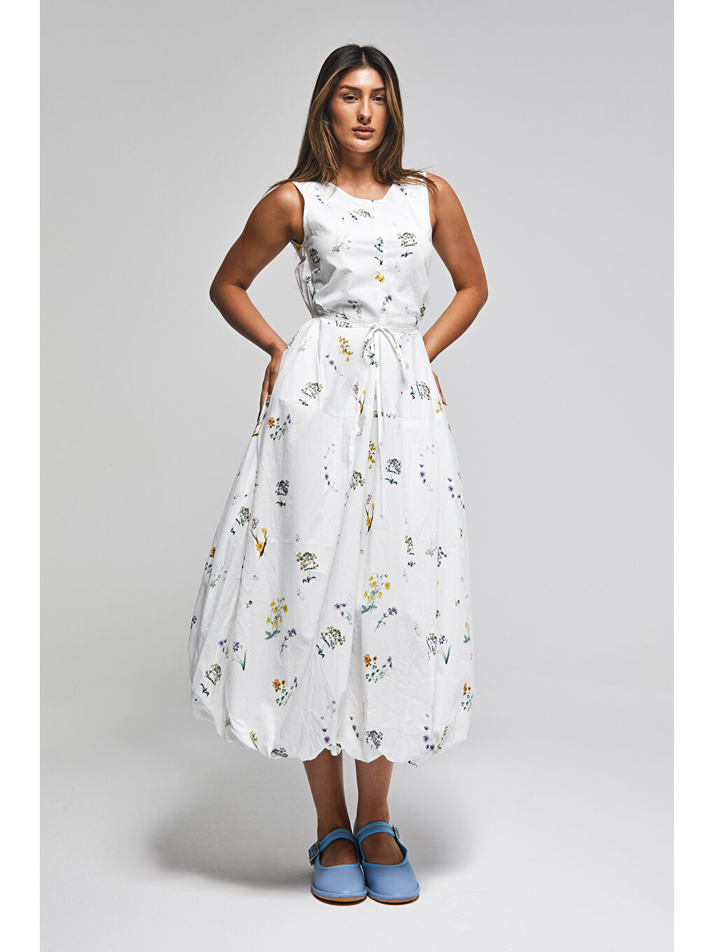 Kadın Çiçekli Beyaz Renk s5-2 Maxi Boy Sıfır Kol İçi Astarlı Volanlı Elbise