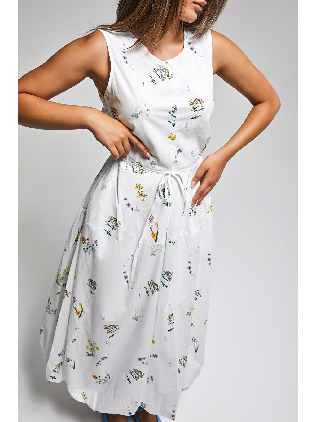 Kadın Çiçekli Beyaz Renk s5-2 Maxi Boy Sıfır Kol İçi Astarlı Volanlı Elbise-1