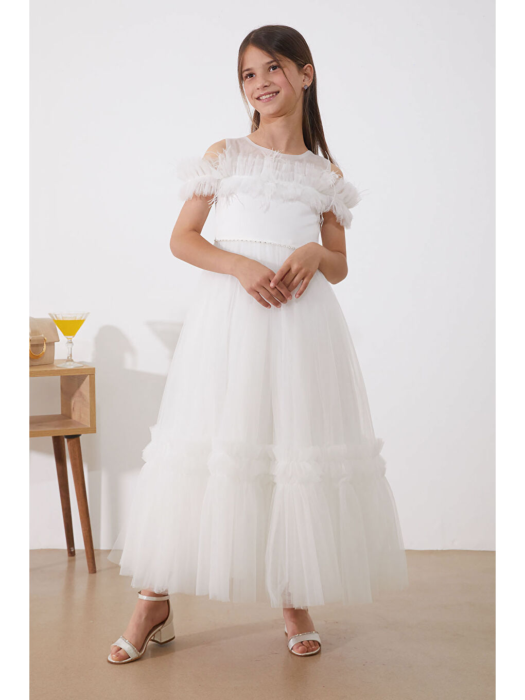 Beyaz Taşlı Tüy Detaylı Kız Çocuk Tüllü Abiye Elbise