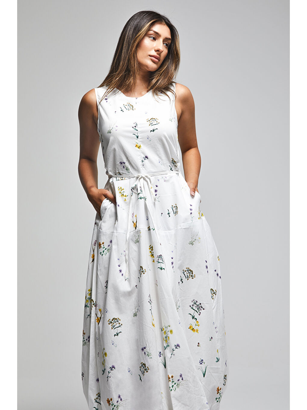 Kadın Çiçekli Beyaz Renk s5-2 Maxi Boy Sıfır Kol İçi Astarlı Volanlı Elbise-4