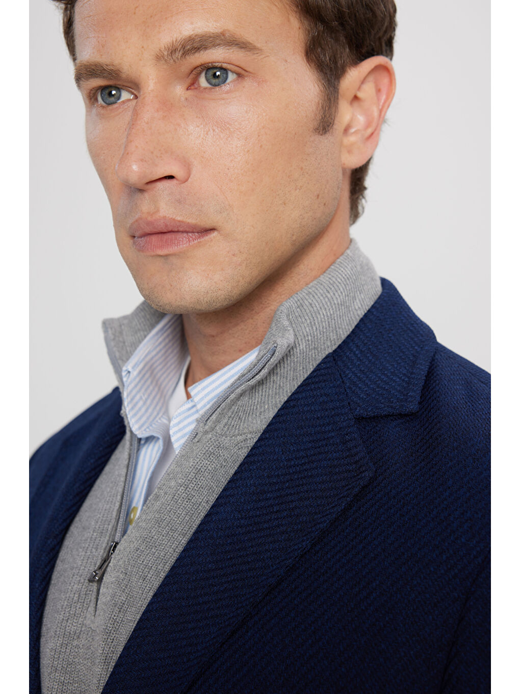 Erkek Lacivert Standart Fit Normal Kesim Mono Yaka Armürlü Kapak Cepli Palto-3