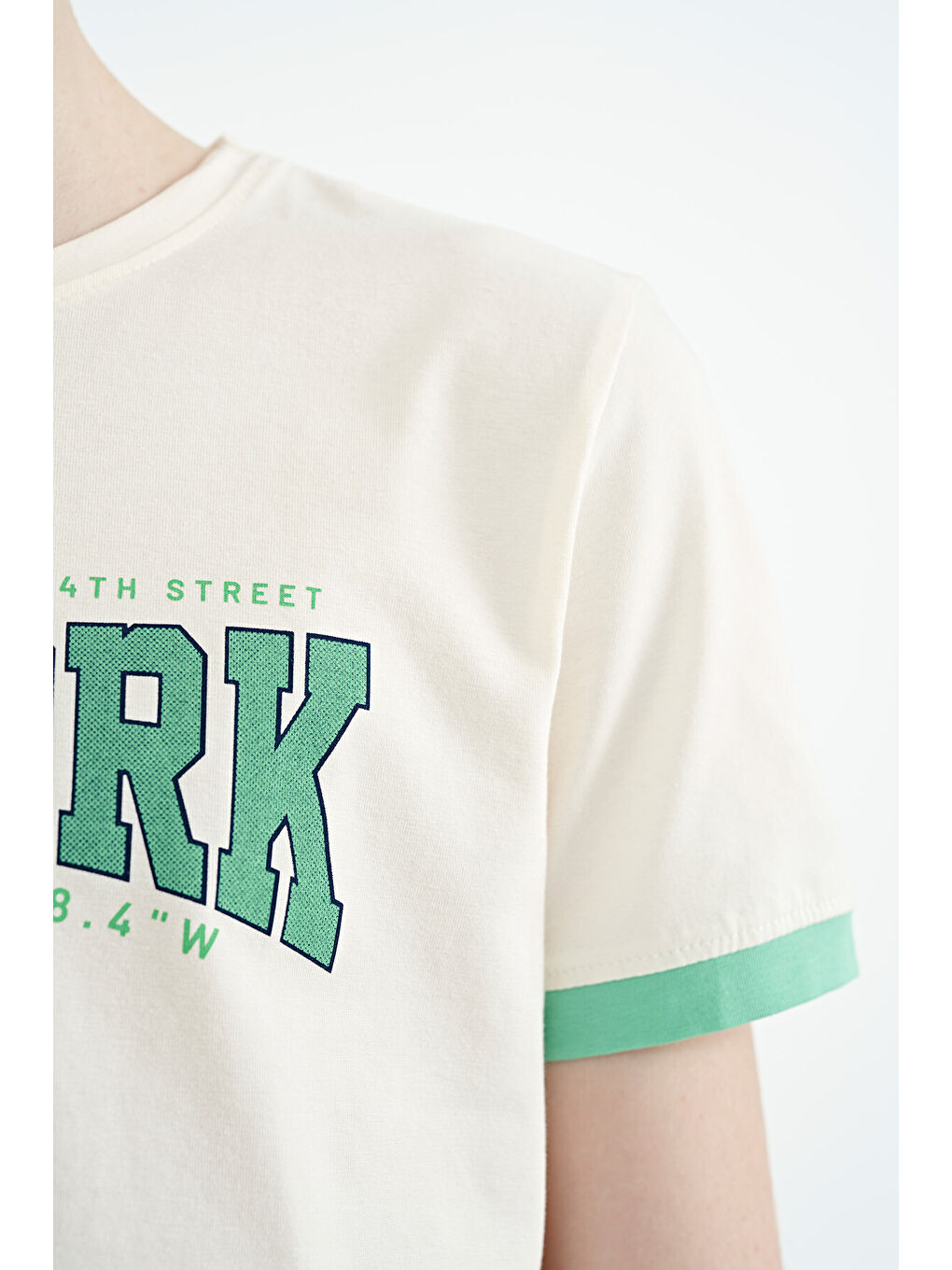 Ekru Yazı Baskılı Standart Kalıp O Yaka Erkek  Çocuk Tişört - 11105-2