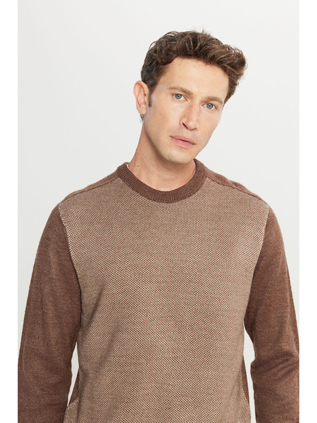 Kahverengi Erkek Kahve-Bej Standart Fit Normal Kesim Bisiklet Yaka Jakarlı Triko Kazak-3