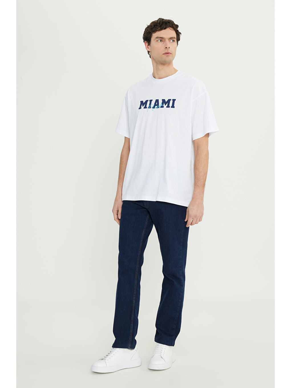 Erkek Beyaz-Lacivert Oversize %100 Pamuk Geniş Kesim Baskılı Bisiklet Yaka Tişört-1