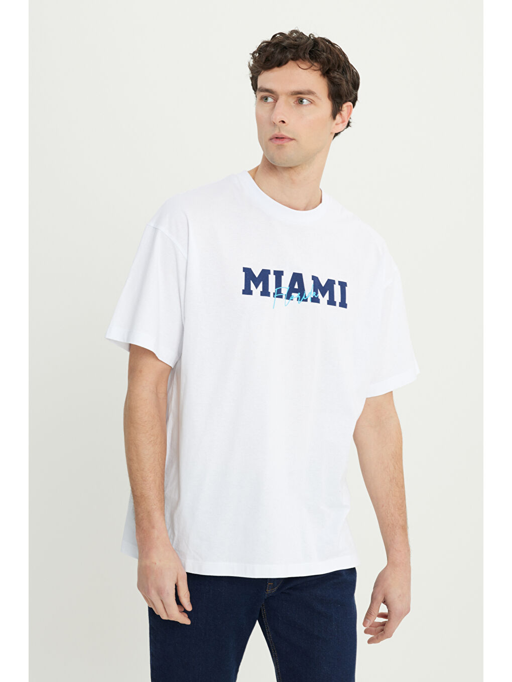 Erkek Beyaz-Lacivert Oversize %100 Pamuk Geniş Kesim Baskılı Bisiklet Yaka Tişört-2