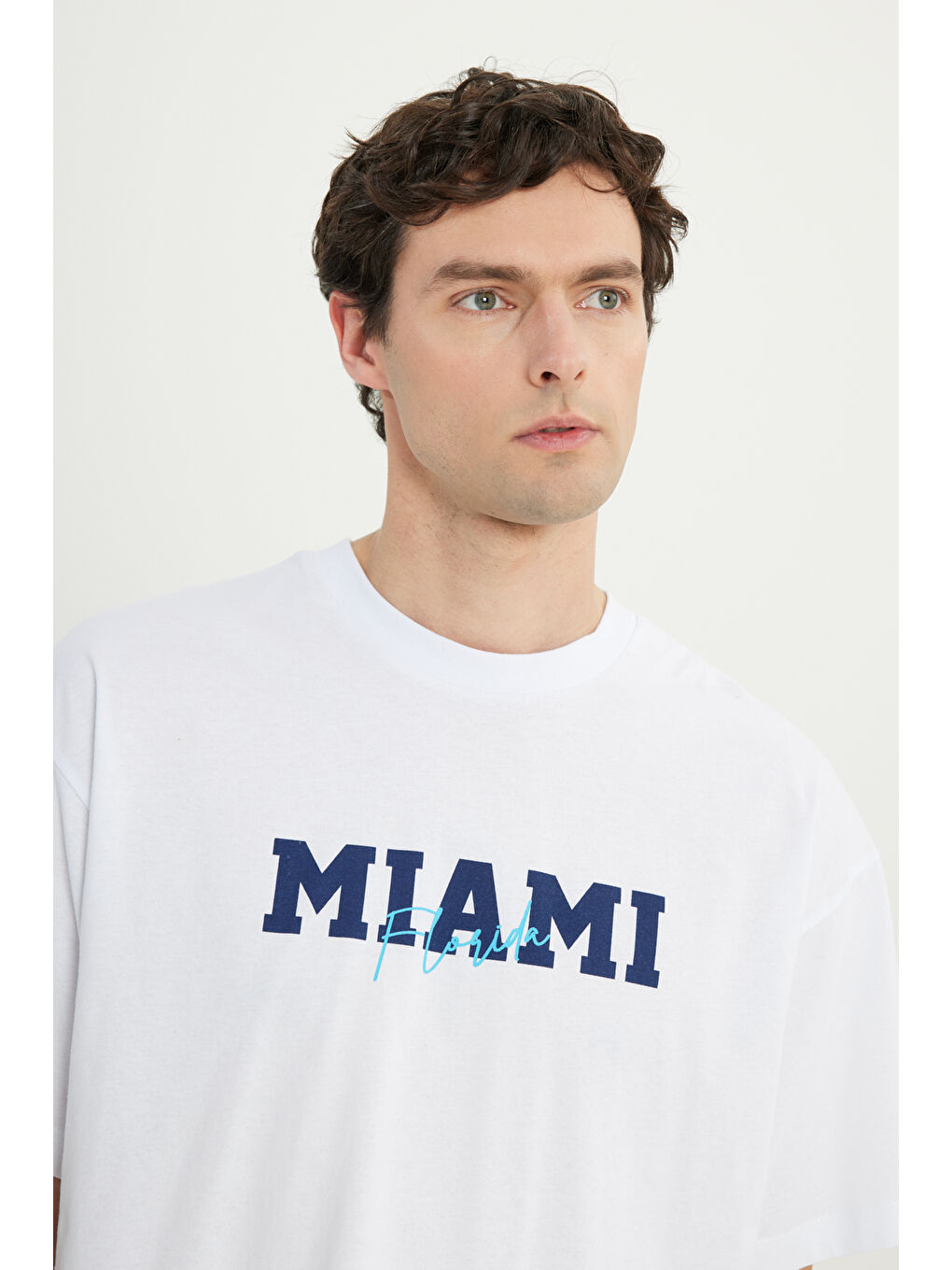 Erkek Beyaz-Lacivert Oversize %100 Pamuk Geniş Kesim Baskılı Bisiklet Yaka Tişört-3