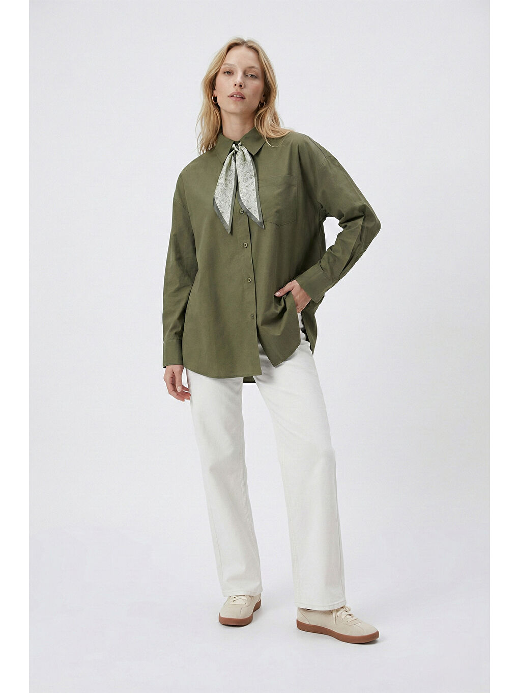 Haki Relaxed Fit Fular Detaylı Klasik Yaka Göğüs Cepli Kadın Gömlek 6925427-4
