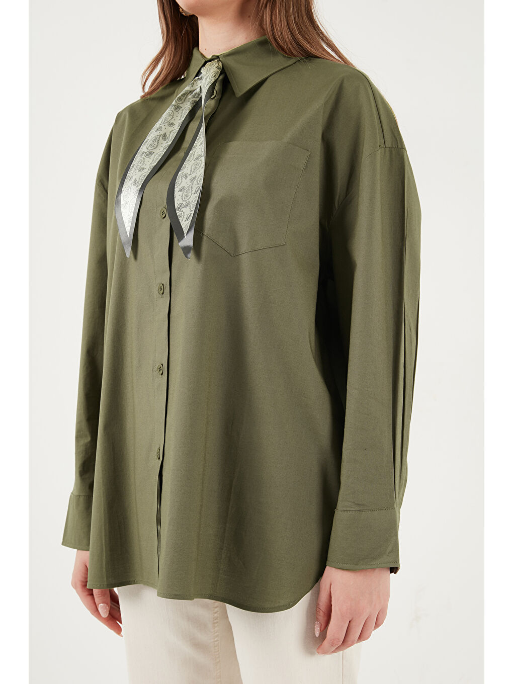 Haki Relaxed Fit Fular Detaylı Klasik Yaka Göğüs Cepli Kadın Gömlek 6925427-6