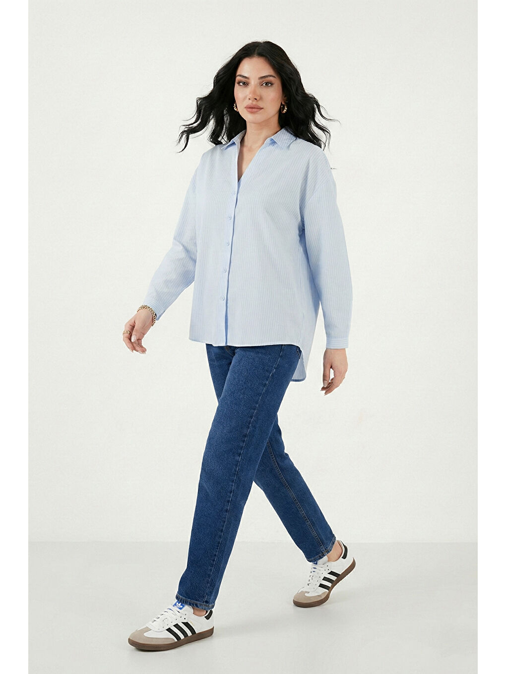 Mavi Çizgili Oversize Fit Klasik Yaka Uzun Kollu Kadın Gömlek 6925437-1