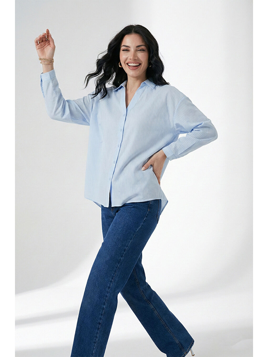 Mavi Çizgili Oversize Fit Klasik Yaka Uzun Kollu Kadın Gömlek 6925437-2