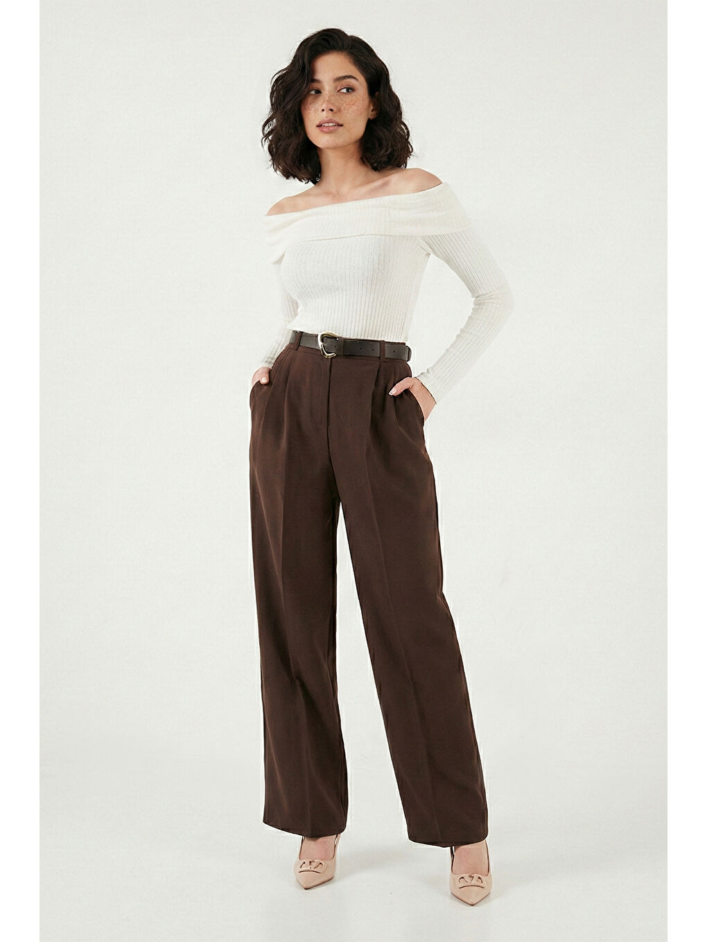 Kahverengi Regular Fit Normal Bel Düz Paça Kadın Pantolon 6923875-4